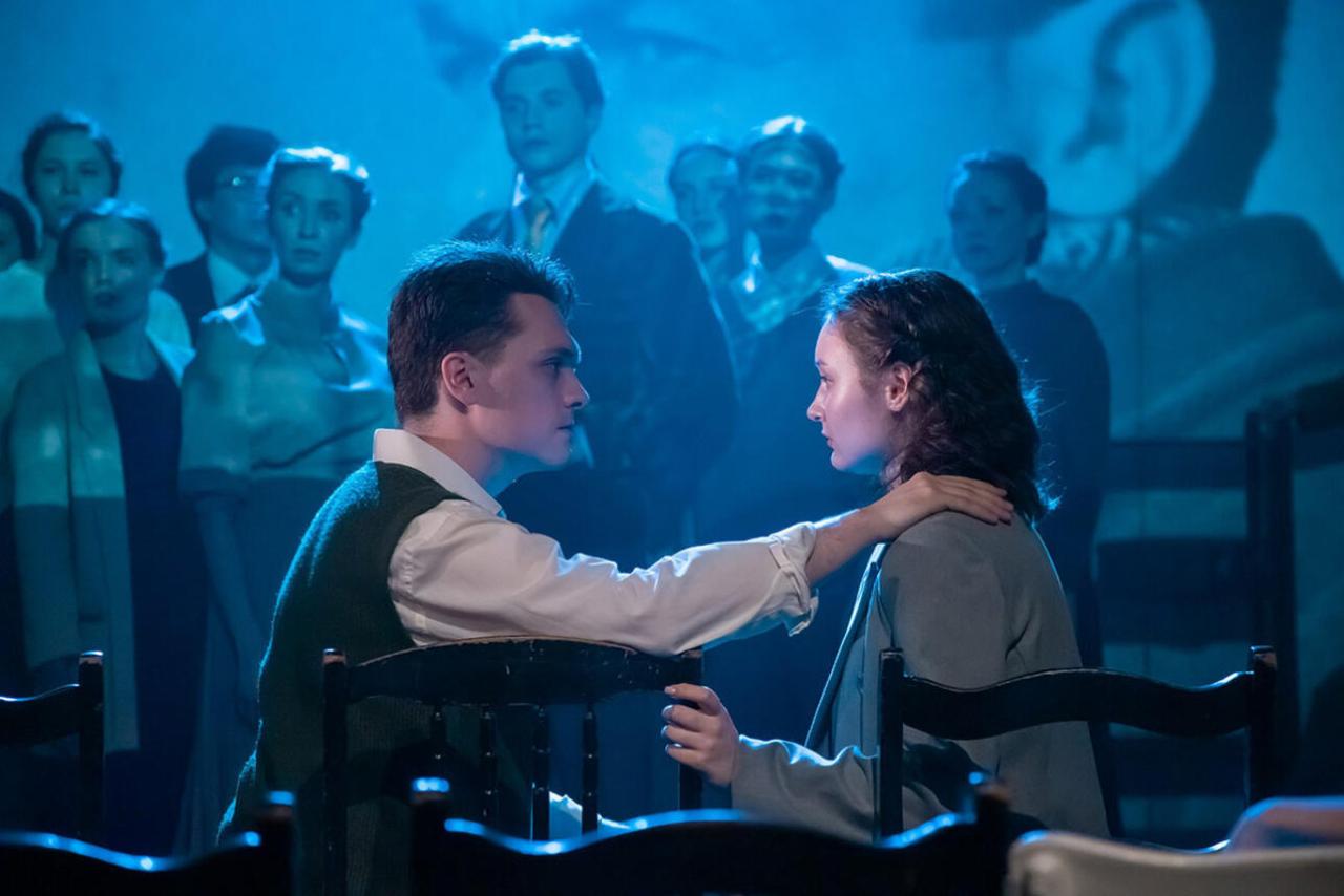 🎭 Студенты Колледжа «АиСТ» посетили спектакль «Я — Булат Окуджава»